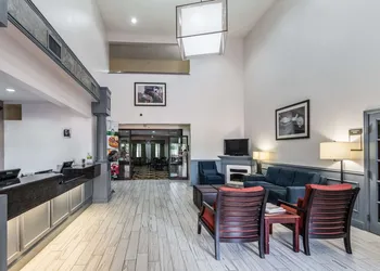 Quality Suites Burleson - Ft. Worth hotel thumbnail 2