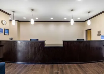 Comfort Inn & Suites Cedar Hill Duncanville hotel thumbnail 3