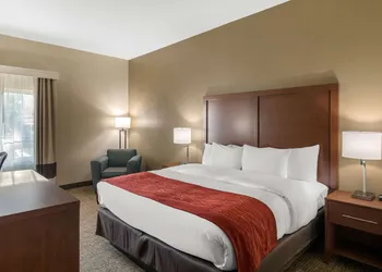 Comfort Inn & Suites Cedar Hill Duncanville hotel thumbnail 4