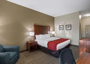 Comfort Inn & Suites Cedar Hill Duncanville hotel thumbnail 6