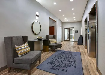 Hampton Inn & Suites Dallas-DeSoto hotel thumbnail 3