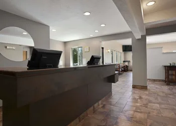 Super 8 by Wyndham Pocatello hotel thumbnail 2
