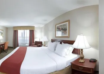 Holiday Inn Express Hotel & Suites Franklin-Oil City by IHG hotel thumbnail 6