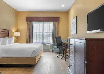 Best Western Plus Fredericton Hotel & Suites hotel thumbnail 5