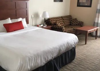 Ramada by Wyndham Fredericton hotel thumbnail 5