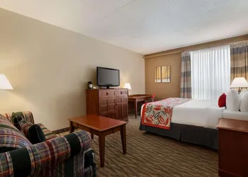 Ramada by Wyndham Fredericton hotel thumbnail 6