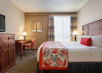 Ramada by Wyndham Fredericton hotel thumbnail 7