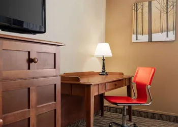 Ramada by Wyndham Fredericton hotel thumbnail 8