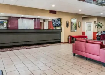 Red Carpet Inn Hazleton hotel thumbnail 2