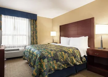 Travelodge by Wyndham Oshawa Whitby hotel thumbnail 3