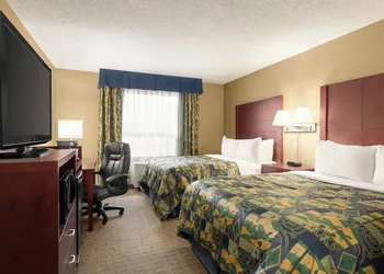 Travelodge by Wyndham Oshawa Whitby hotel thumbnail 4