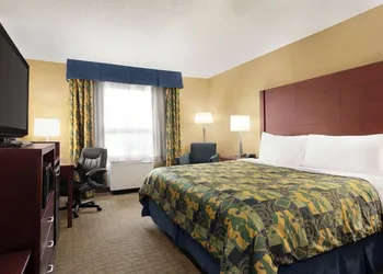 Travelodge by Wyndham Oshawa Whitby hotel thumbnail 5