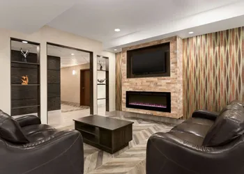 Super 8 by Wyndham Ajax/Toronto On hotel thumbnail 2