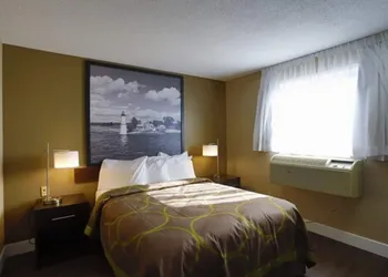Super 8 by Wyndham Ajax/Toronto On hotel thumbnail 5