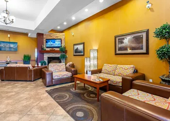 Holiday Inn Express Hotel & Suites CLARINGTON - BOWMANVILLE by IHG hotel thumbnail 2