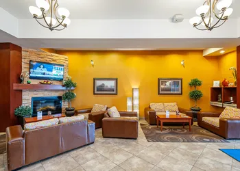 Holiday Inn Express Hotel & Suites CLARINGTON - BOWMANVILLE by IHG hotel thumbnail 3