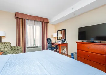 Holiday Inn Express Hotel & Suites CLARINGTON - BOWMANVILLE by IHG hotel thumbnail 8