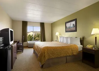 Townhouse Lansing Near Calumet City I-94/ I-80 hotel thumbnail 6
