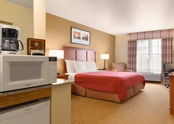 Country Inn & Suites by Radisson, Sycamore, IL hotel thumbnail 3