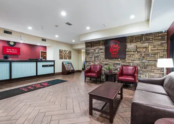 Econo Lodge Inn & Suites hotel thumbnail 4
