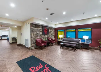 Econo Lodge Inn & Suites hotel thumbnail 5
