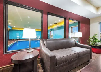 Econo Lodge Inn & Suites hotel thumbnail 6