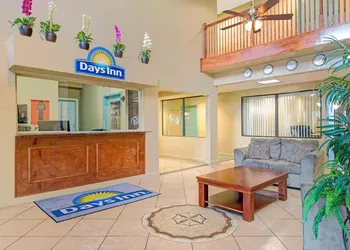 Days Inn by Wyndham Downtown St. Louis hotel thumbnail 2