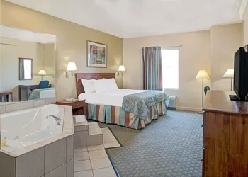 Days Inn by Wyndham Downtown St. Louis hotel thumbnail 4