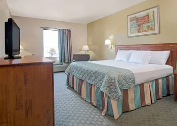 Days Inn by Wyndham Downtown St. Louis hotel thumbnail 5
