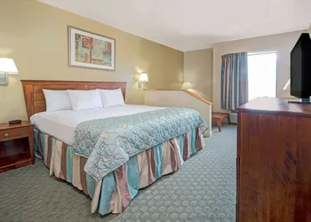 Days Inn by Wyndham Downtown St. Louis hotel thumbnail 6