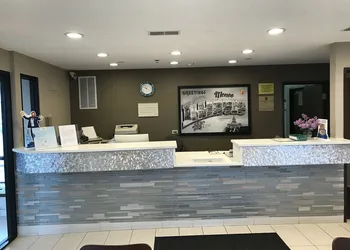 Super 8 by Wyndham Monee hotel thumbnail 2