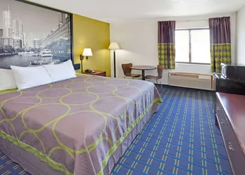Super 8 by Wyndham Monee hotel thumbnail 7