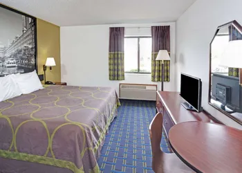 Super 8 by Wyndham Monee hotel thumbnail 8