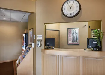 Super 8 by Wyndham Alton hotel thumbnail 2