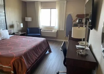 Super 8 by Wyndham Alton hotel thumbnail 3
