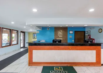 Quality Inn Sycamore - DeKalb hotel thumbnail 2