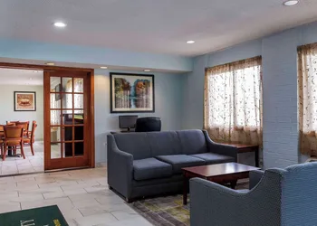Quality Inn Sycamore - DeKalb hotel thumbnail 5