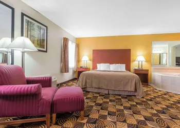 Quality Inn Sycamore - DeKalb hotel thumbnail 6