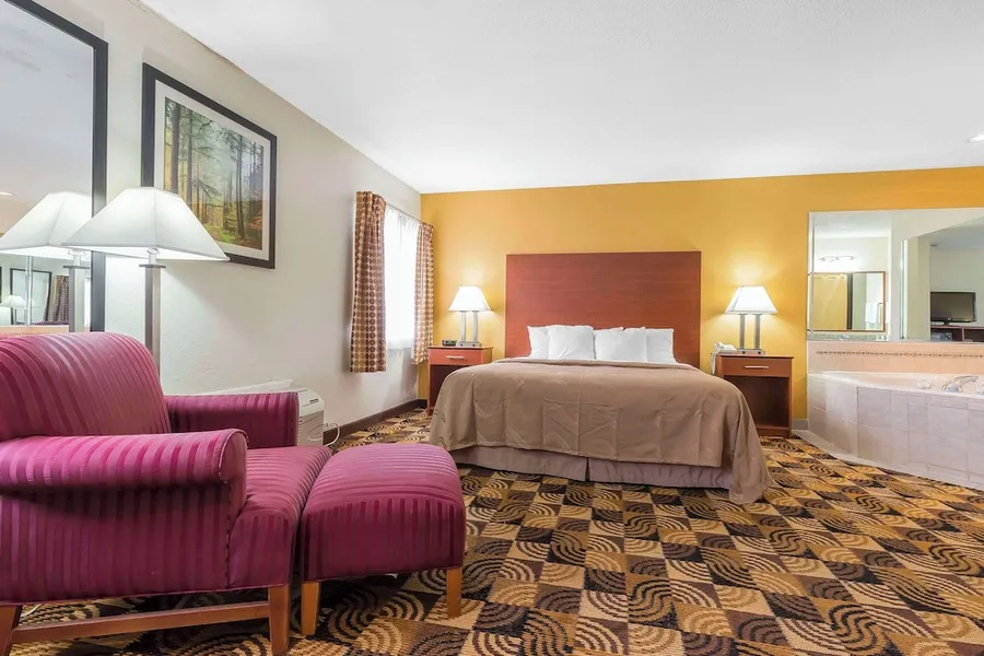 Quality Inn Sycamore - DeKalb hotel detail image 6