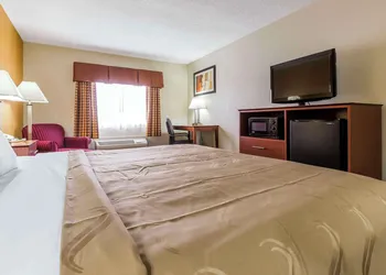 Quality Inn Sycamore - DeKalb hotel thumbnail 7