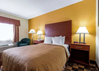 Quality Inn Sycamore - DeKalb hotel thumbnail 8