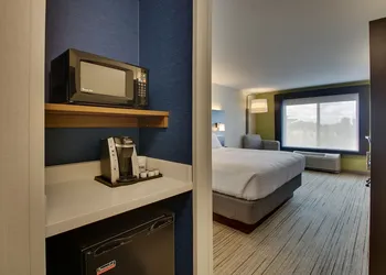Holiday Inn Express & Suites Morris by IHG hotel thumbnail 8