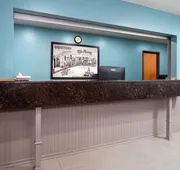 Super 8 by Wyndham McHenry/Fox Lake Area hotel detail image 3