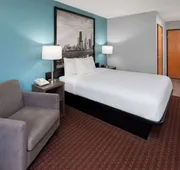 Super 8 by Wyndham McHenry/Fox Lake Area hotel detail image 5
