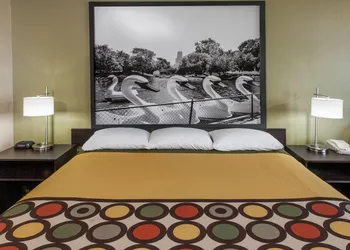 Super 8 by Wyndham Dwight hotel thumbnail 4