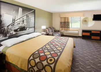 Super 8 by Wyndham Dwight hotel thumbnail 6