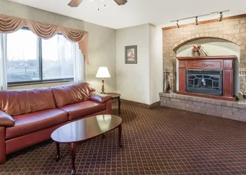 Super 8 by Wyndham Woodstock hotel thumbnail 2