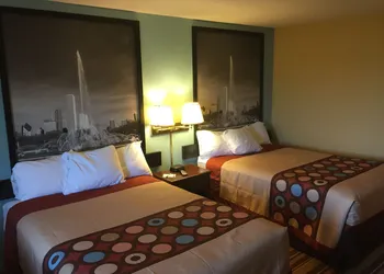 Super 8 by Wyndham Woodstock hotel thumbnail 5