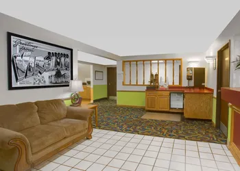 Super 8 by Wyndham Radford VA hotel thumbnail 2