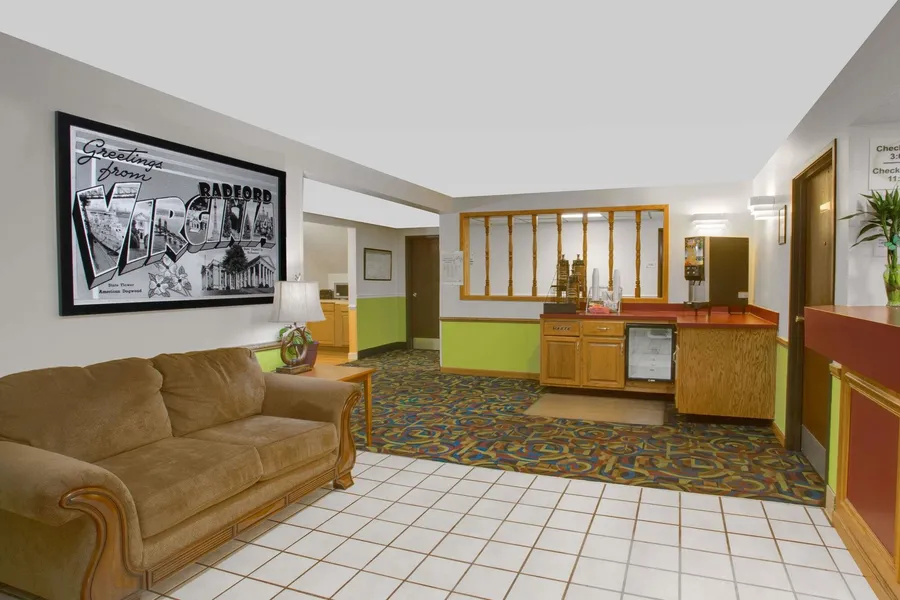 Super 8 by Wyndham Radford VA hotel detail image 2